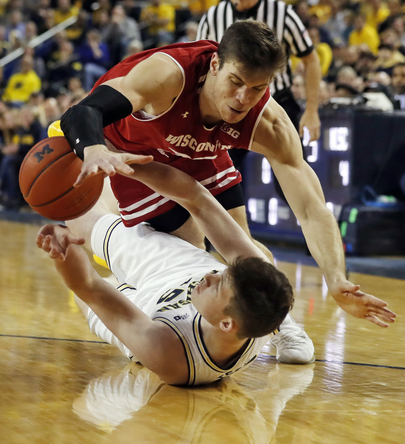 No. 7 Wolverines 61, No. 19 Badgers 52